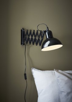 Riggs wall lamp